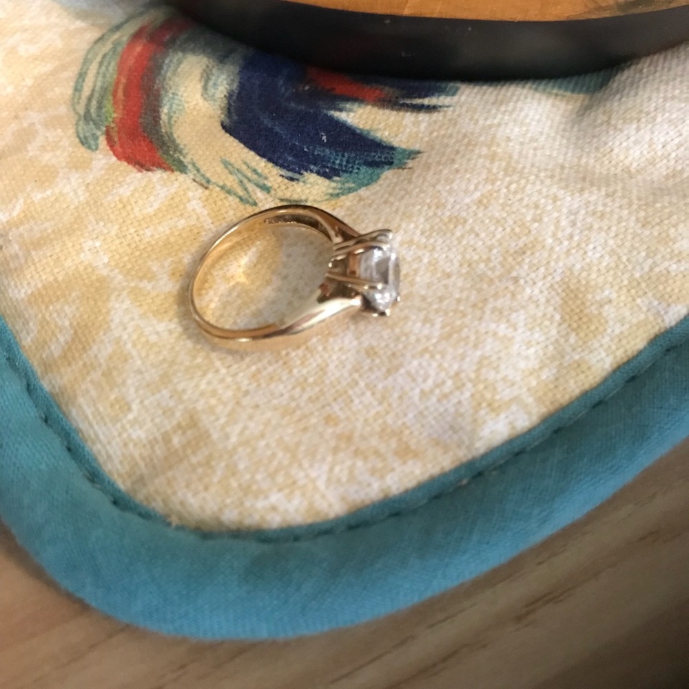 Yellow gold cz ring